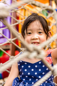 小孩在操场上玩小孩在操场上玩