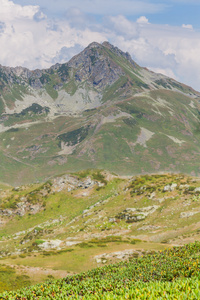 美丽的风景，与小山和山峦