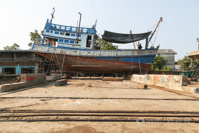 渔船在造船厂
