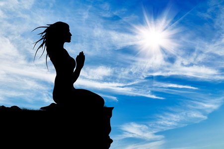 祈祷的女人的剪影基督教祈祷的剪影, 举手祷告耶稣基督教祈祷的剪影