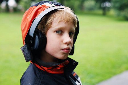 自闭症男孩图片