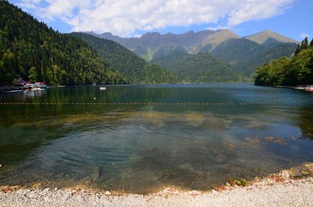 夏季湖山