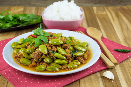 佐藤油炸猪肉咖喱。泰国南部的食物