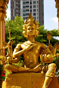 西德达塔在曼谷寺庙三面
