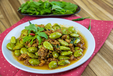 佐藤油炸猪肉咖喱。泰国南部的食物