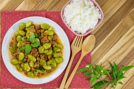 佐藤油炸猪肉咖喱。泰国南部的食物