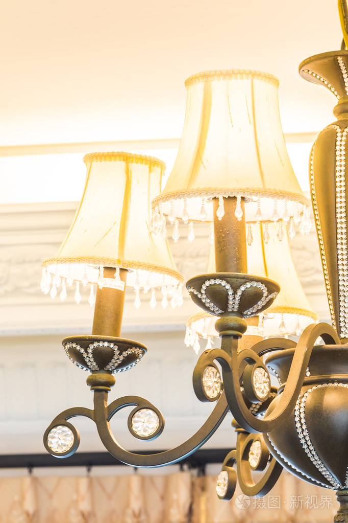 枝形吊灯点亮的灯照片-正版商用图片1k9248-摄图新视界