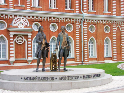 莫斯科。瓦西里  巴热诺夫和玛特卡扎科夫在Tsaritsyno 公园的纪念碑