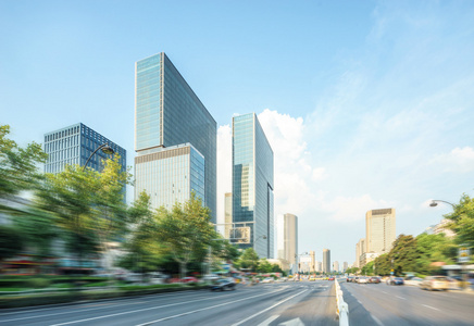 沥青路面的一个现代化的城市