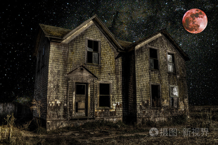 闹鬼的房子,与血液的月亮