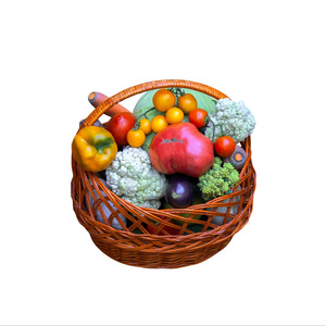不同的蔬菜在篮子里孤立在白色黑色