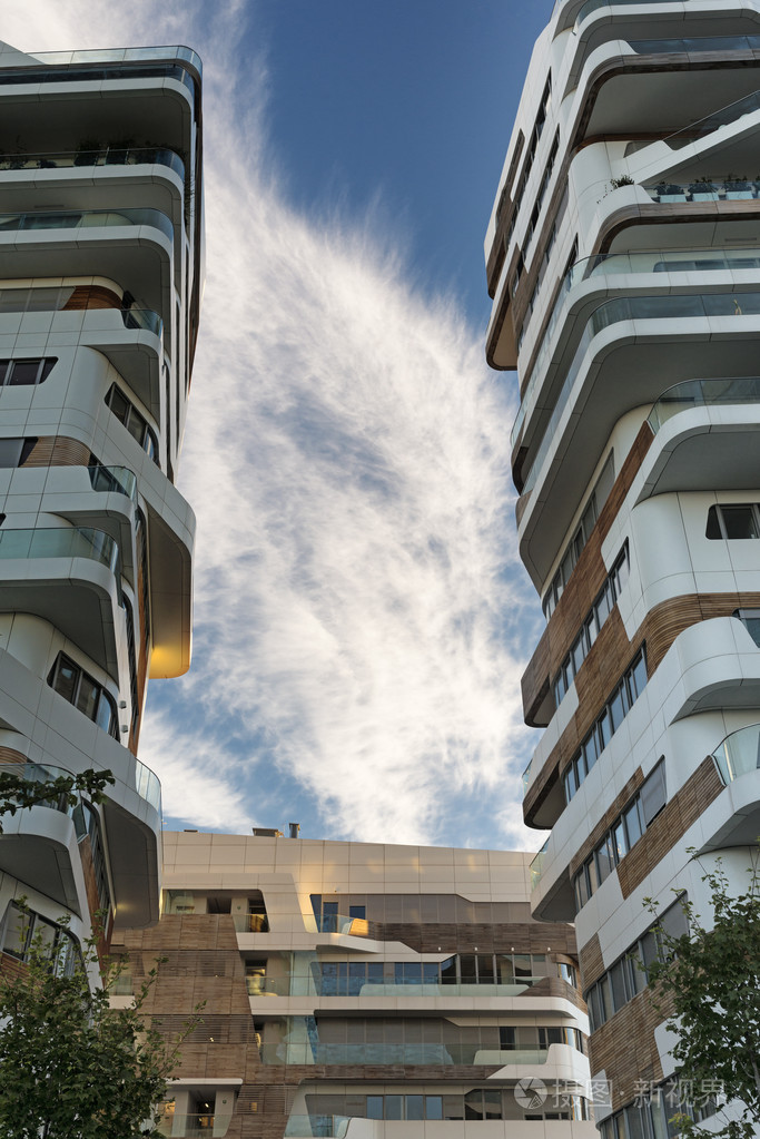 城市生活公园及现代建筑的米兰