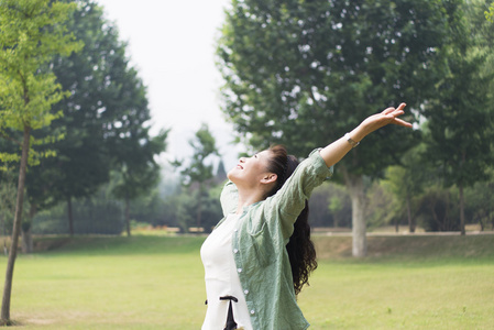 老年妇女退休生活