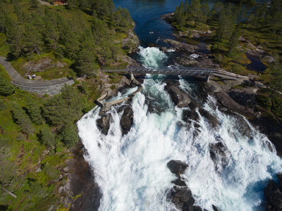 Likholefossen 瀑布从空气