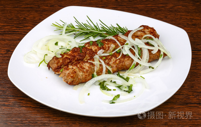 烤肉串与洋葱圈