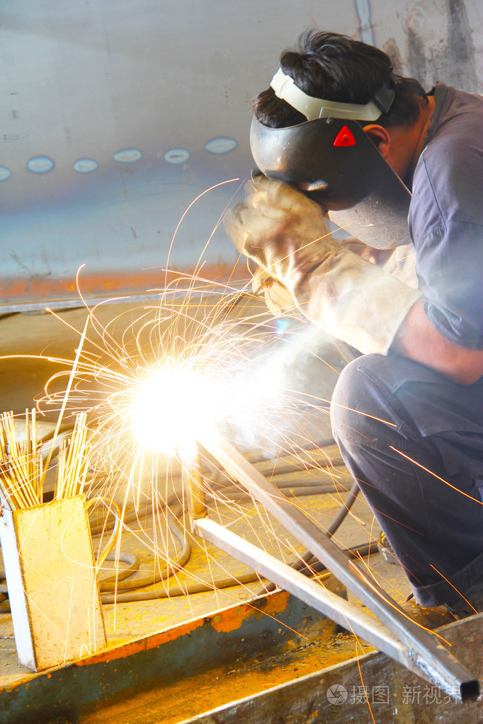 焊接钢管道的火花