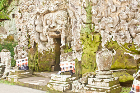 果阿牙也寺 大象洞穴寺 在印度尼西亚巴厘岛
