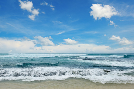 美丽的浪花在大海中