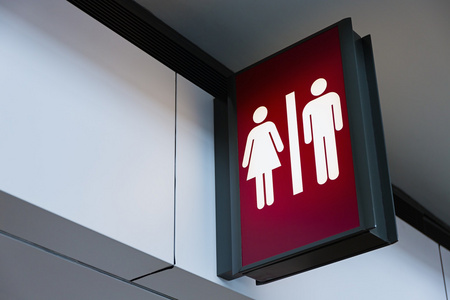 厕所标志灯箱在机场图片