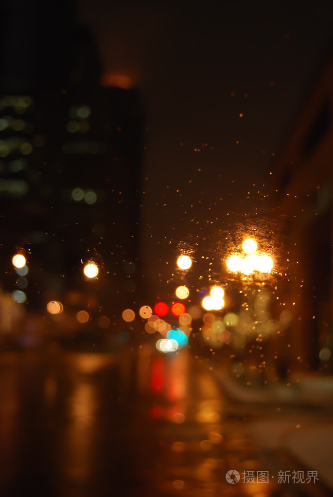 在雨夜抽象点不亮城市灯光