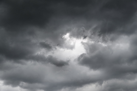 天空灰色的乌云在天空云的灰色背景图像卡通灰色的云层的男青年商人用