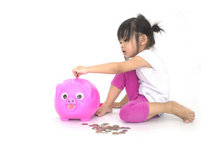 亚洲儿童带粉红色的存钱罐