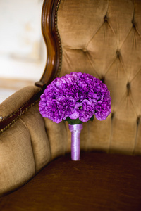 紫罗兰色的新娘花束