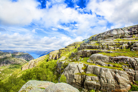 徒步旅行，郡，挪威的 Preikestolen 和 Lysefjord 地区的高山景观