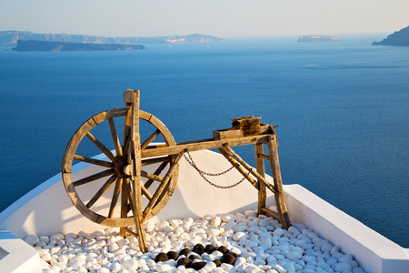 希腊圣托里尼岛海和纺车图片