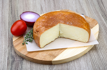 白种人传统 Suluguni 奶酪
