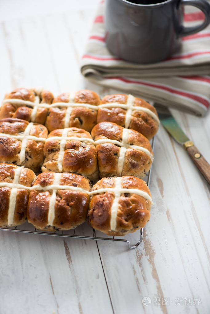 早餐吃新鲜的十字面包