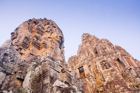 在古代巴戎寺吴哥城，柬埔寨石像的脸