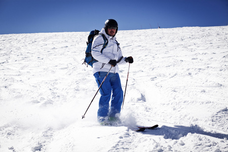 男子滑雪坡寒假