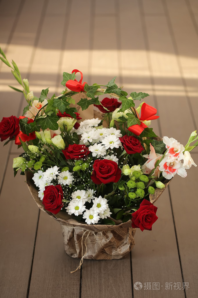 群的玫瑰和菊花