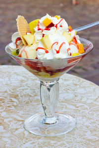 zmrzlina s ovocem水果冰淇淋