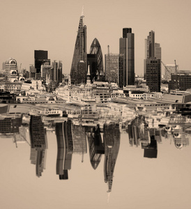 伦敦金融城全球领先的中心之一金融。这个景观包括42号楼小黄瓜，威利斯大厦，证券交易所t