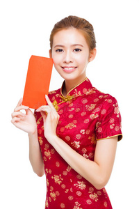 年轻漂亮的中国女人拿着红包