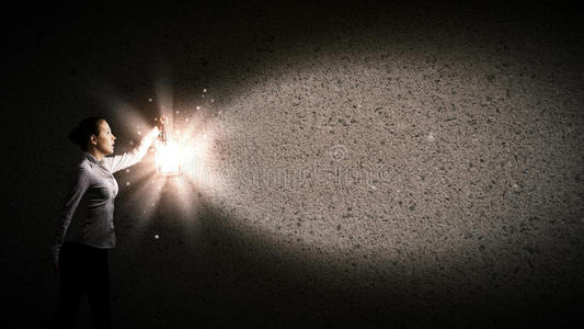 迷失迷失的女人迷失的女人迷失的女人在黑夜中迷失迷失的女人迷失的狗