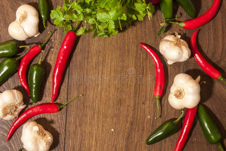 辣椒，墨西哥胡椒，大蒜和香菜背景