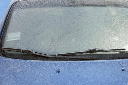 汽车前挡风玻璃结冰