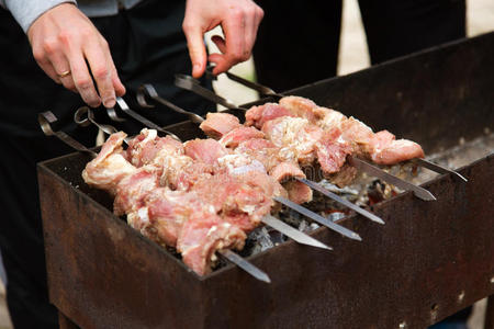 shashlik，用金属串烤肉，特写