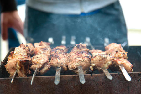 shashlik，用金属串烤肉，特写