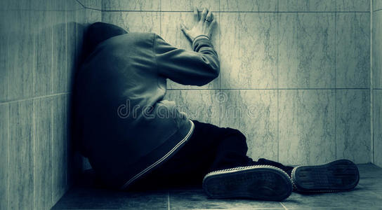 害怕打针的亚洲孩子图片