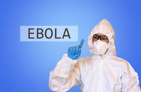 穿着安全服的实验室科学家在画埃博拉这个词