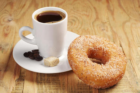 甜甜圈和咖啡杯