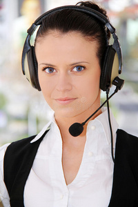 带耳机的女性客户支持接线员