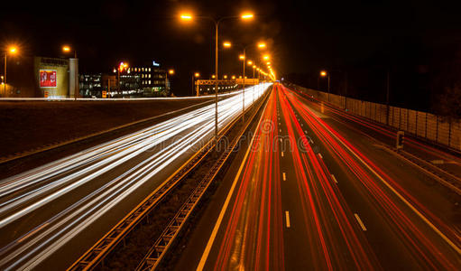 夜间高速公路