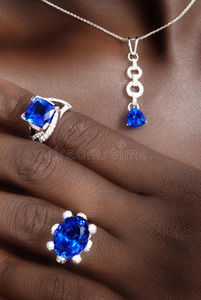 坦桑尼亚和钻石设计师珠宝