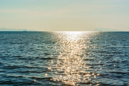 太阳和海面