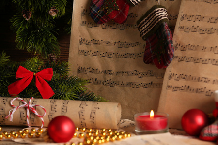 音乐笔记与圣诞装饰